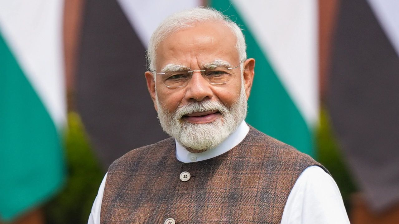 PM मोदी के कार्यक्रम स्थल के पास से दो लोग हिरासत में, एक के पास बंदूक; खुद को PMO अधिकारी बता रहा था युवक