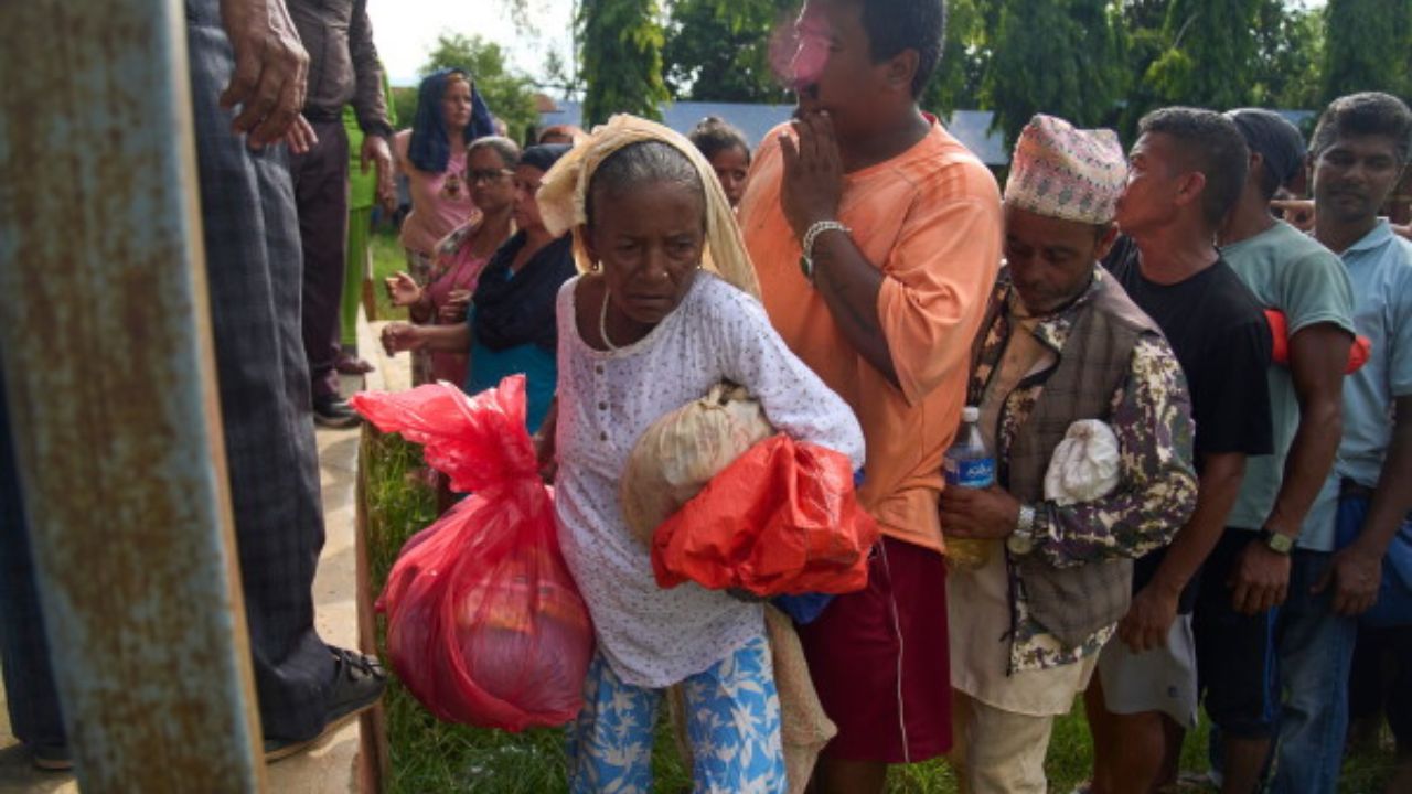 नेपाल में तबाही के बाद जिंदगी पटरी पर लाने की जंग: 65 स्कूल खोलने की तैयारी, भारत के सीमांत क्षेत्रों में अलर्ट