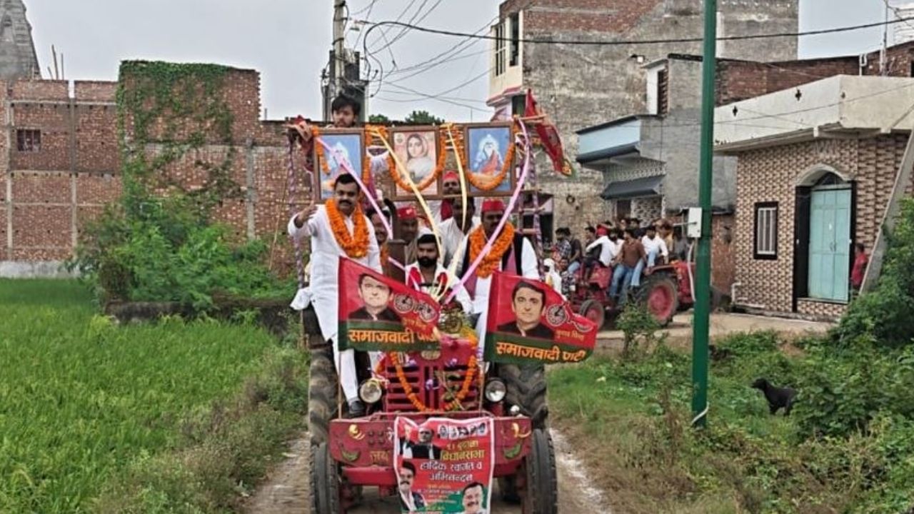 UP Assembly Election: 2027 विधानसभा चुनाव के मद्देनजर सैकड़ों ट्रैक्टरों के साथ सपा ने दिखाया दमखम