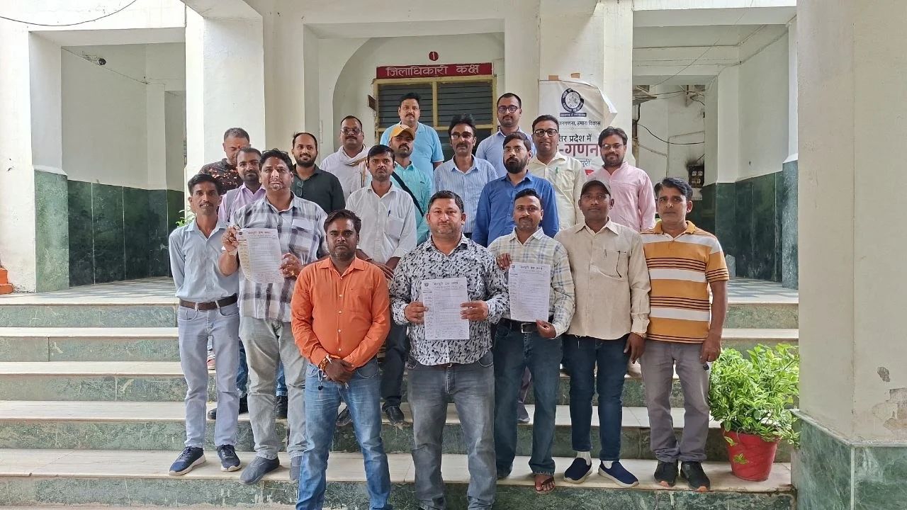 ‘अब और नहीं सहेंगे अत्याचार’: महिला पत्रकार को न्याय दिलाने मैनपुरी में एकजुट हुए पत्रकार, राष्ट्रपति के नाम भेजा ज्ञापन