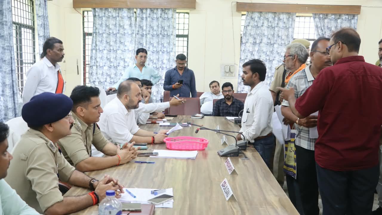 ‘साहब मेहरबान तो चौकीदार पहलवान!’ जन्मतिथि में खेल कर 5 साल से सरकारी नौकरी करने का आरोप, अब रिकवरी की मांग