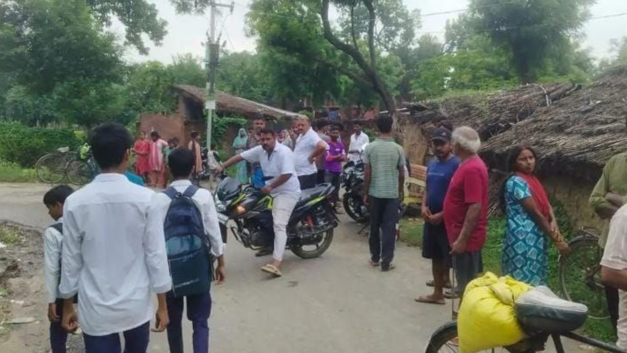 मां को डॉक्टर को दिखाने जा रहा था बेटा, रास्ते में बेकाबू ट्रक ने मारी टक्कर; महिला समेत 3 गंभीर