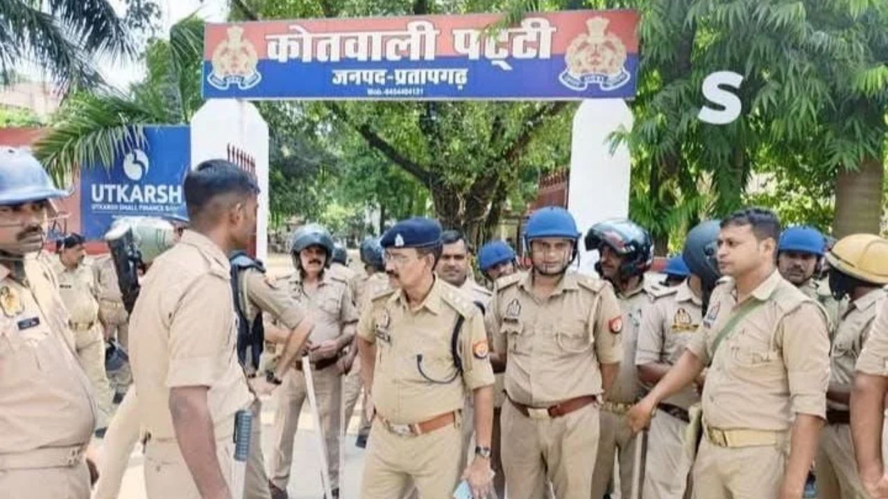 कोतवाली के शौचालय में युवक की मौत से उबाल: प्रतापगढ़ के पट्टी में अंतिम संस्कार पर अड़े परिजन, छावनी बना गांव