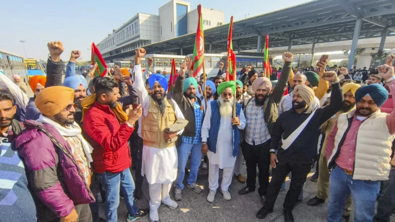 पुरानी पेंशन और DA की मांग पर अड़े पंजाब के कर्मचारी: दफ्तरों में ताले, सड़कों पर चक्का जाम