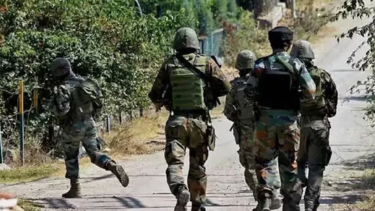 पुंछ के मुख्य बाजार में ज्वेलरी शॉप पर छापा, AK-47 कारतूस और पाकिस्तानी झंडे बरामद; बड़ी साजिश का पर्दाफाश