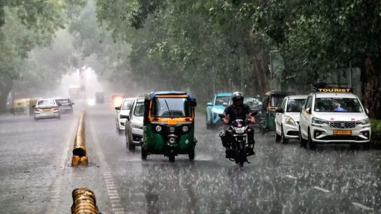 आज बदलेगा 15 राज्यों का मौसम: ओडिशा से यूपी-बिहार तक अचानक बाढ़ की चेतावनी, जानें मौसम विभाग की पूरी रिपोर्ट