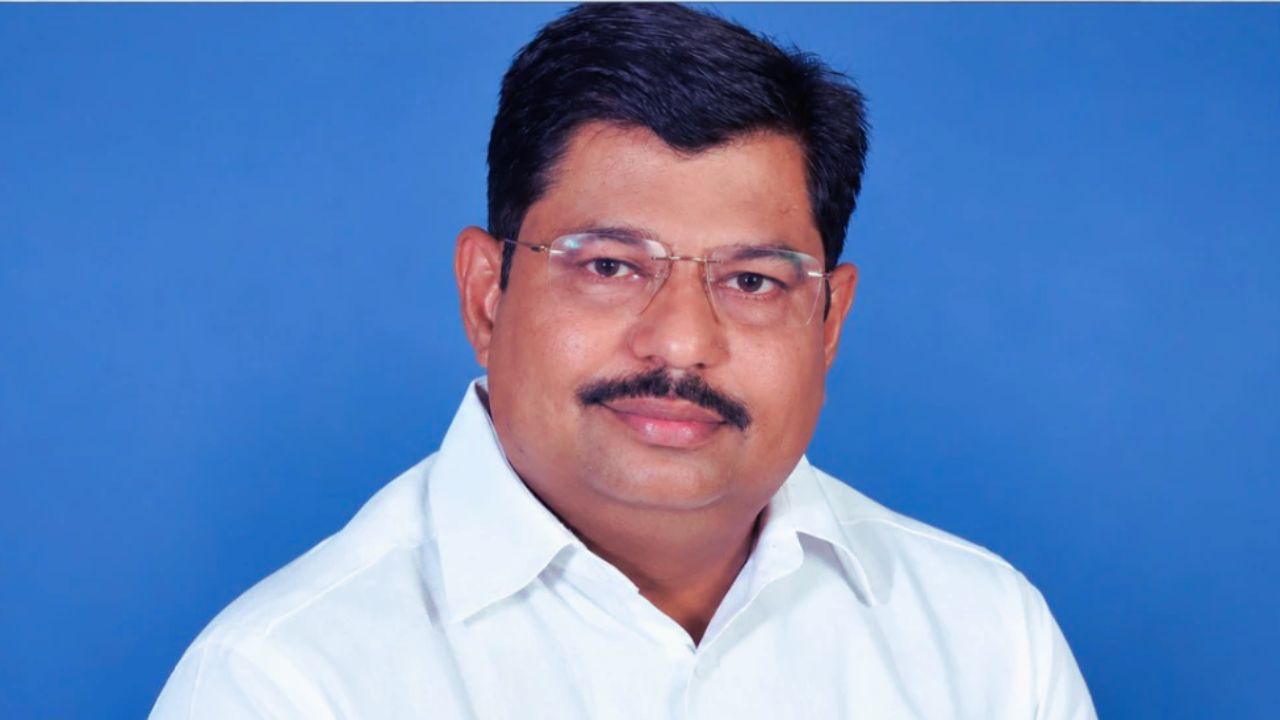 सरकार बनने दो CM कोटे से IAS बनवा दूंगा, झांसे में न आने पर नेता ने पार की हदें, अब मथुरा में दर्ज हुई FIR