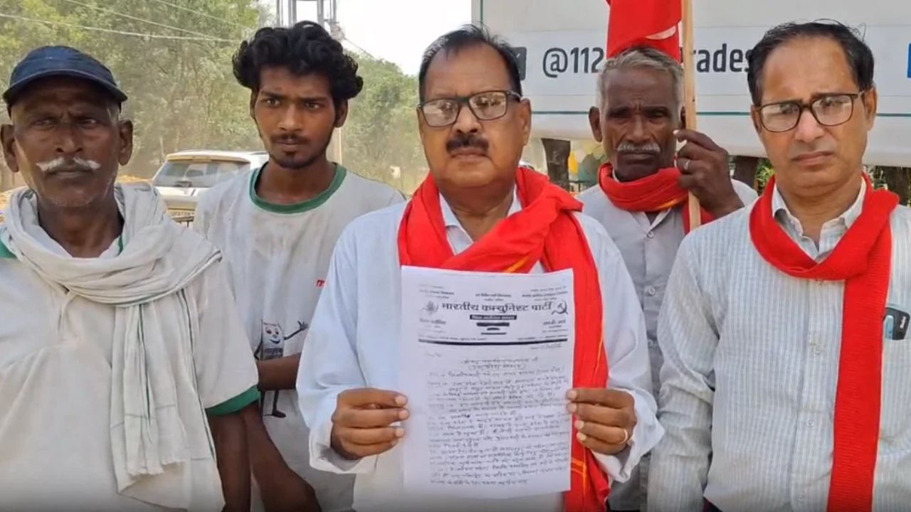 मस्जिद ढहाए जाने पर भड़की सियासत! हाथरस में CPI कार्यकर्ताओं का फूटा गुस्सा, राज्यपाल को सौंपा ज्ञापन