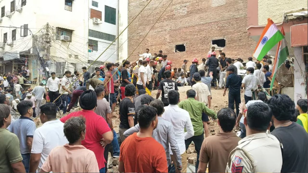 नीचे पानी, ऊपर PG और बीच में मौत! 40 साल पुरानी बिल्डिंग के अवैध निर्माण ने खोले कई राज