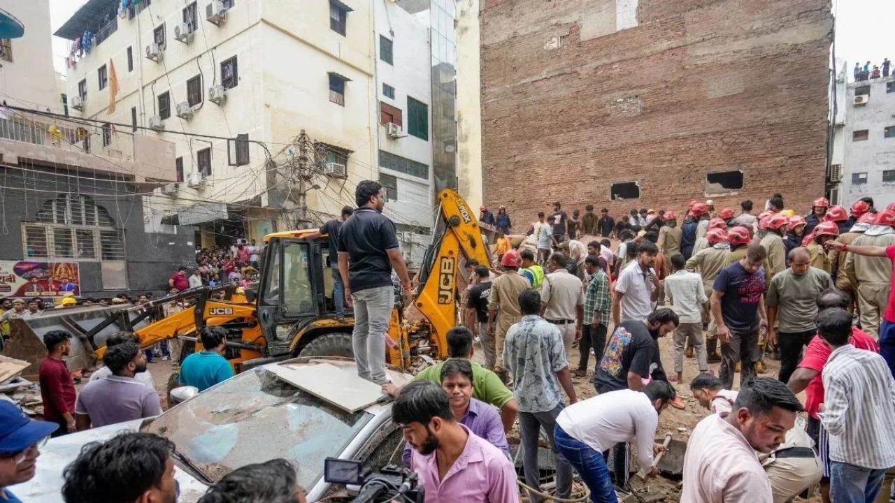 Satya Niketan Collapse: क्या बेसमेंट खुदाई बनी छात्रों की जिंदगियों का कातिल? हादसे में अब तक 6 शव बरामद
