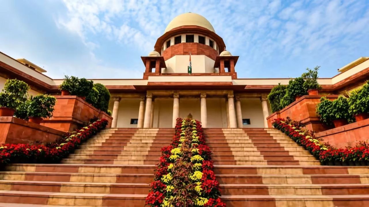’45-50 हजार में कैसे रखें ड्राइवर-सुरक्षा?’, रिटायर्ड जजों के लाभ पर केंद्र से सुप्रीम कोर्ट का सवाल