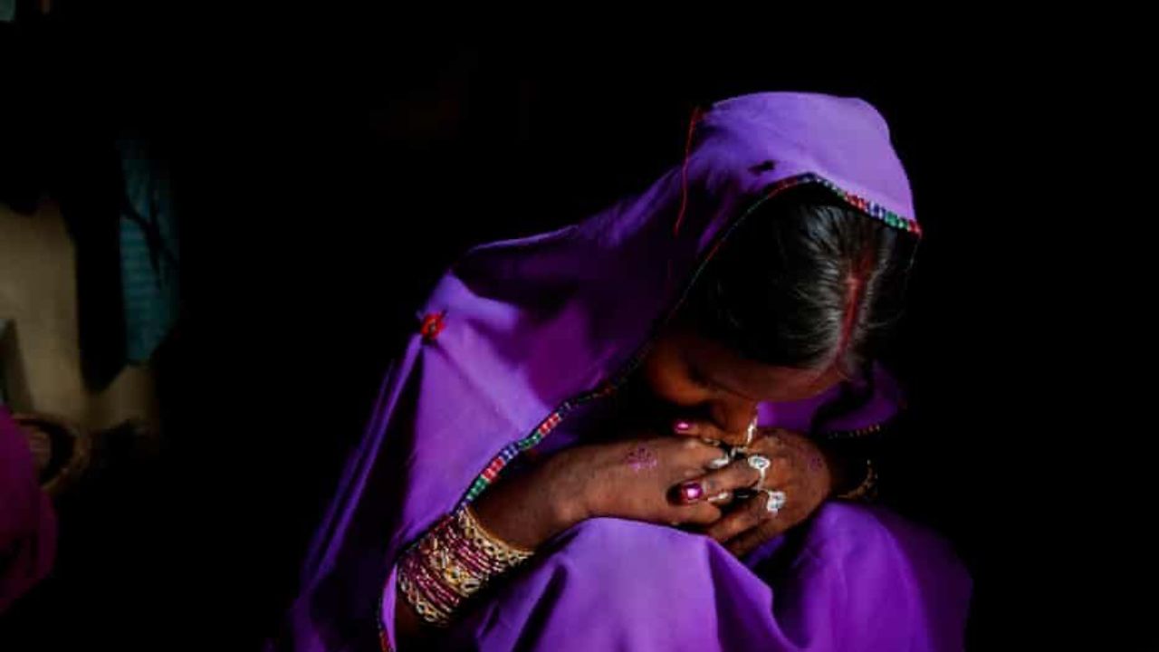 Kanpur: पत्नी की आपबीती, बेडरूम में कैमरा, सास की लाइव नजर; पति ने देवर से संबंध बनाने को कहा