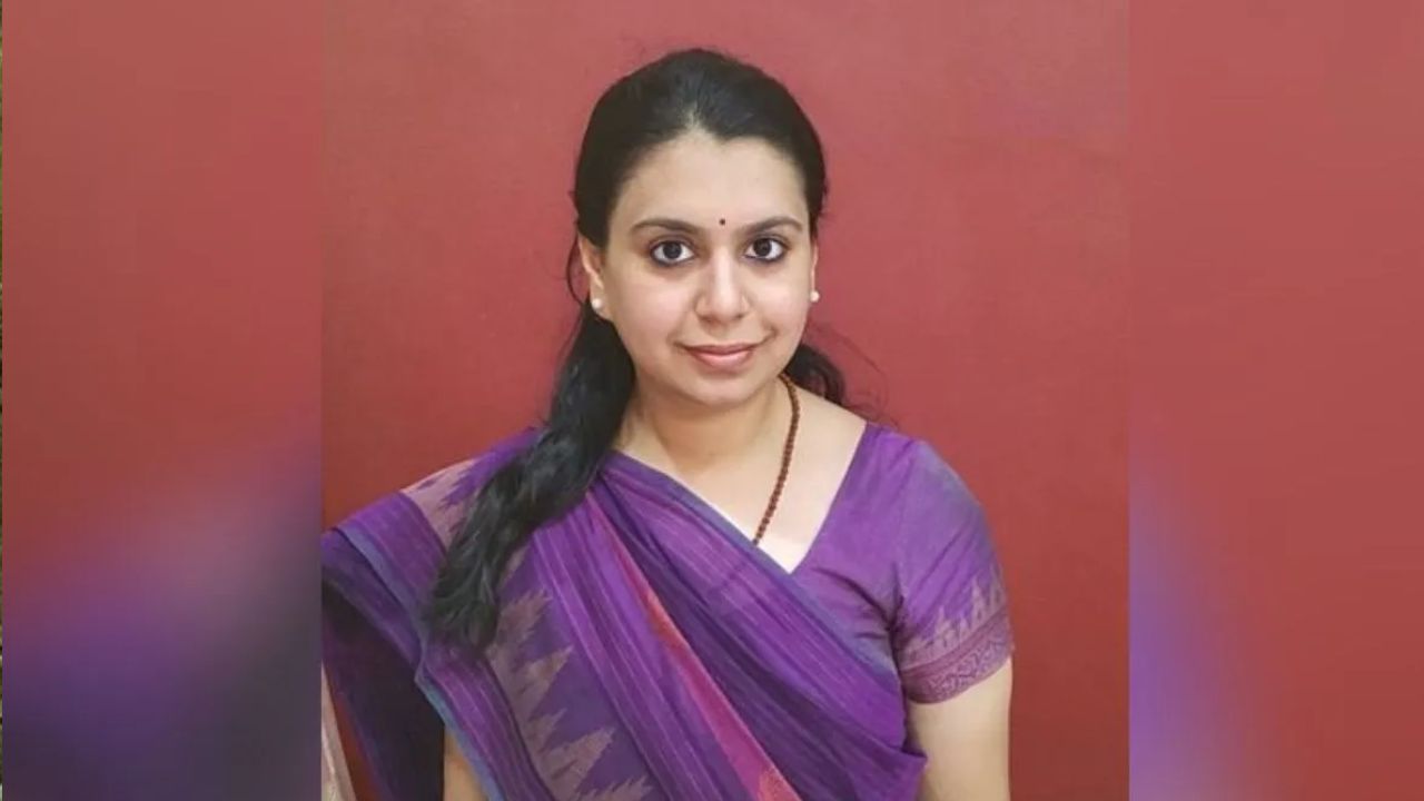 IIT-IIM से लंदन की नौकरी, फिर IRS-IPS और IAS का सफर; आखिर क्यों दिव्या मित्तल ने छोड़ दी प्रशासनिक सेवा?