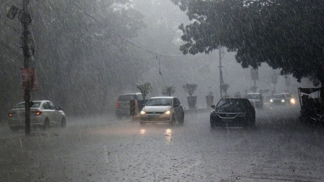 UP Weather Alert: झूमकर बरसे बादल! पूर्वांचल में मूसलाधार बारिश का तांडव, जानिए आपके शहर का मिजाज