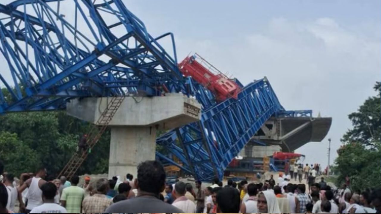 वैशाली में NH-139W फोरलेन निर्माण के दौरान हादसा, लॉन्चर गिरने से मची चीख पुकार 