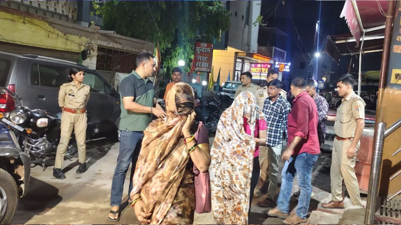दो कमरों में मिले पुरुष-महिलाएं, बाकी कमरों में ग्राहक का इंतजार; पुलिस रेड में खुला कथित धंधे का राज