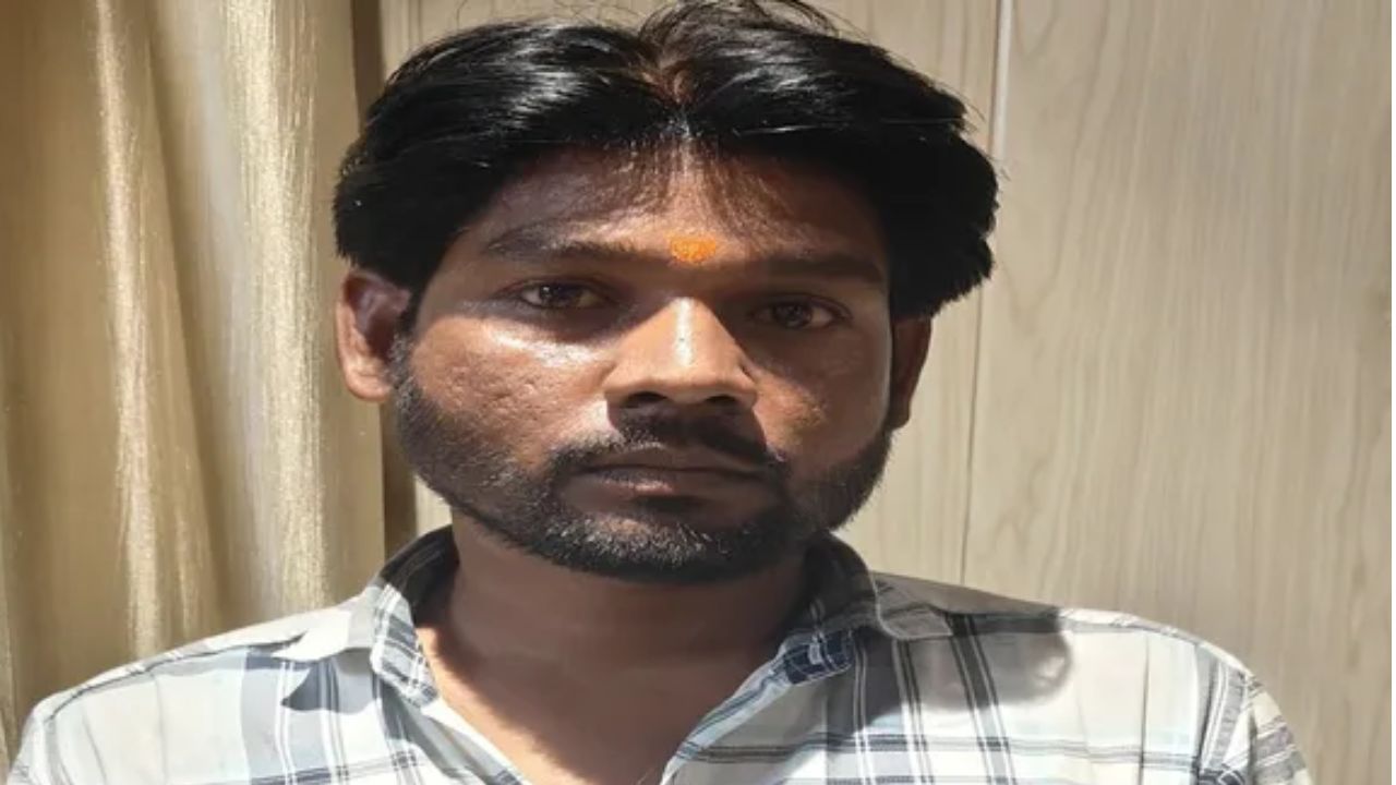 रिश्वत के 1 लाख रुपये, मोबाइल में ऑडियो रिकॉर्डिंग और फिर गिरफ्तारी; वाराणसी में लेखपाल फंसा