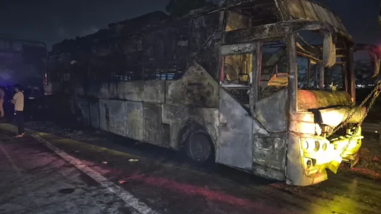 ‘जूते पहनने तक का टाइम नहीं मिला’: यमुना एक्सप्रेसवे पर जलती बस से सुरक्षित निकले यात्रियों का दर्दनाक सच