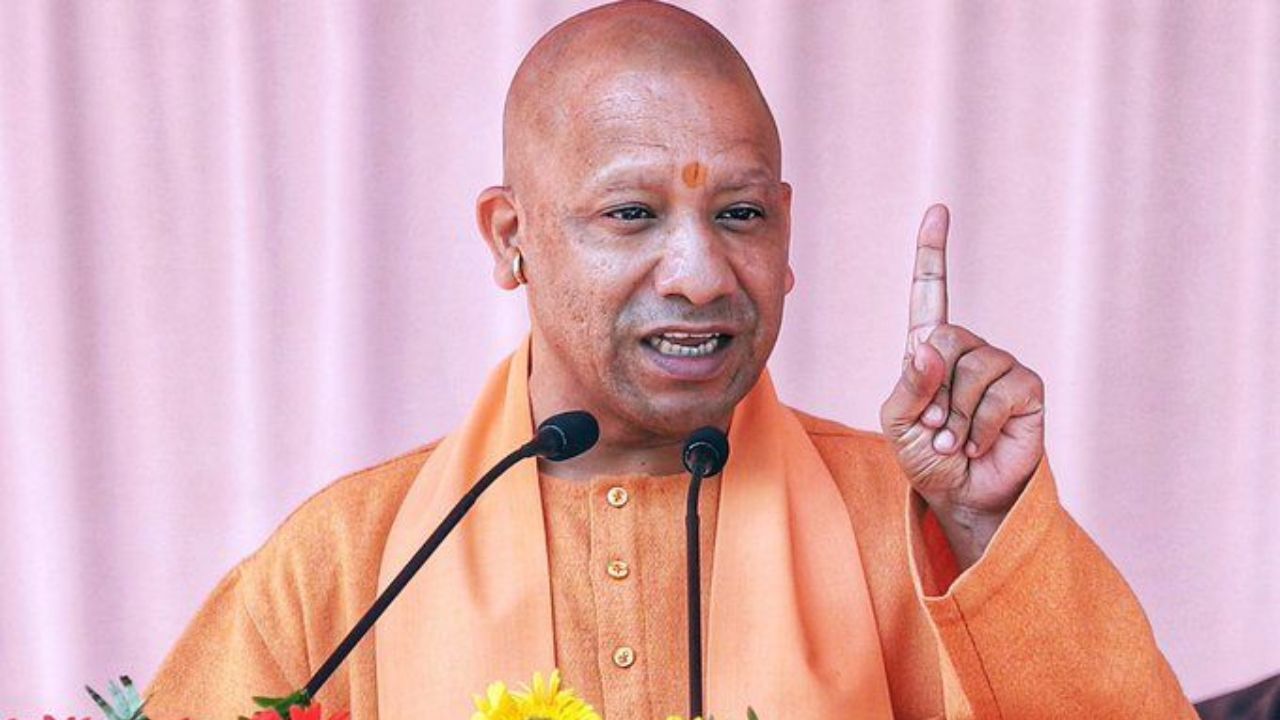 नौकरी के नाम पर अब एक रुपया भी मांगा तो खैर नहीं! सीएम योगी के कड़क अंदाज ने यूपी की सियासत और व्यवस्था में ला दिया भूचाल