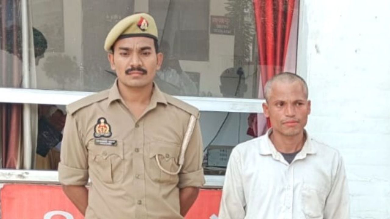 Deoria News: पॉक्सो एक्ट में फरार आरोपी चढ़ा पुलिस के हत्थे, लगड़ी चौराहे से हुई गिरफ्तारी