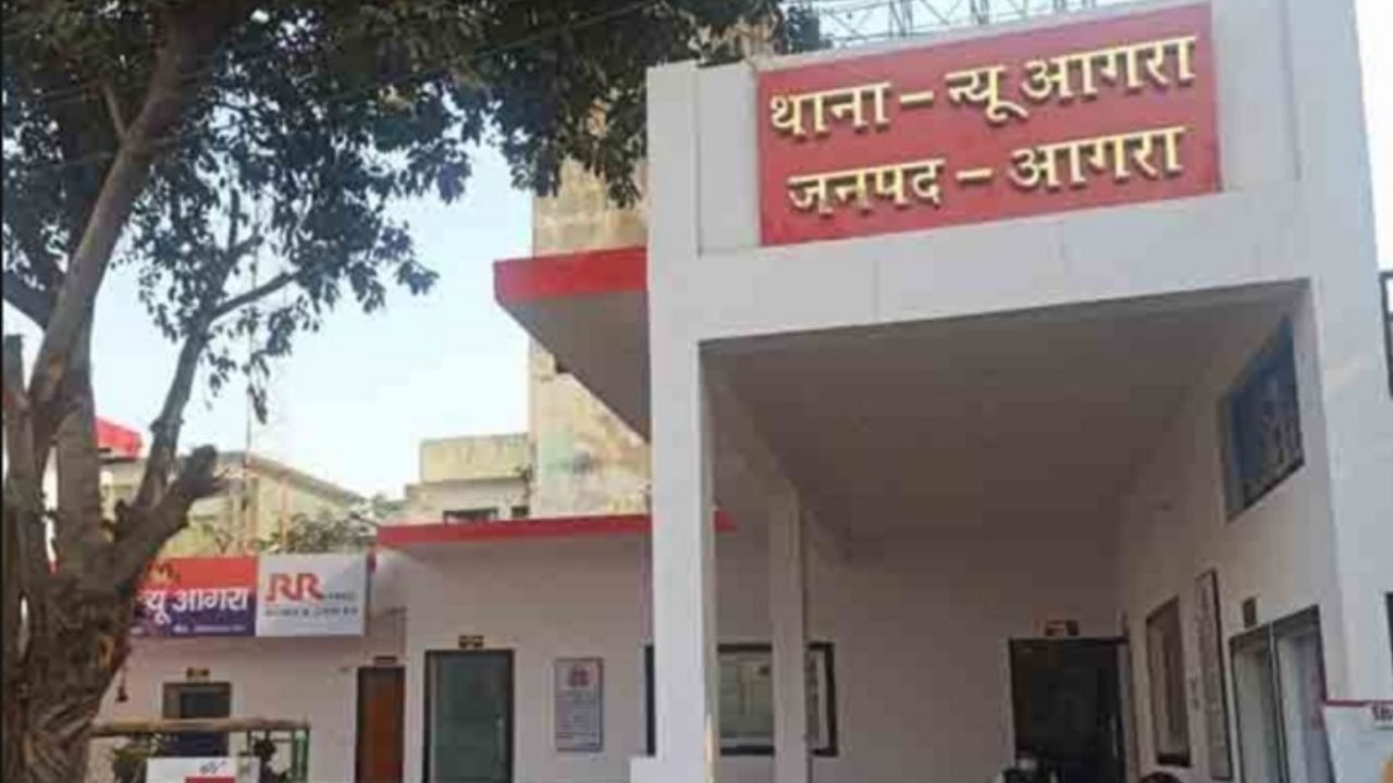 आंसू, मारपीट और धमकियों का साया: आगरा के एक ही थाने में पहुंचे दो पति, किसी की उधड़ी गृहस्थी तो किसी की जान पर बनी आफत