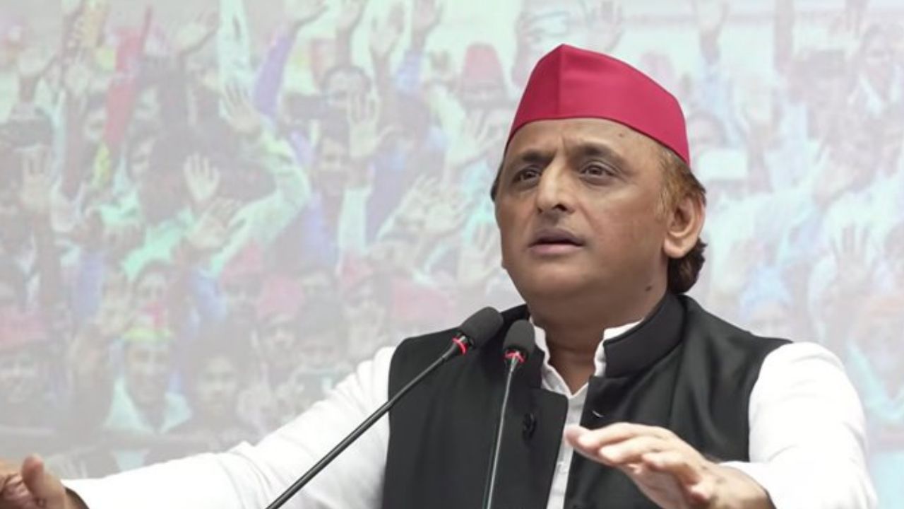 सीओ के मूंछ पर अखिलेश का तंज, बोले- ‘उसकी मूंछें छोटी थीं’