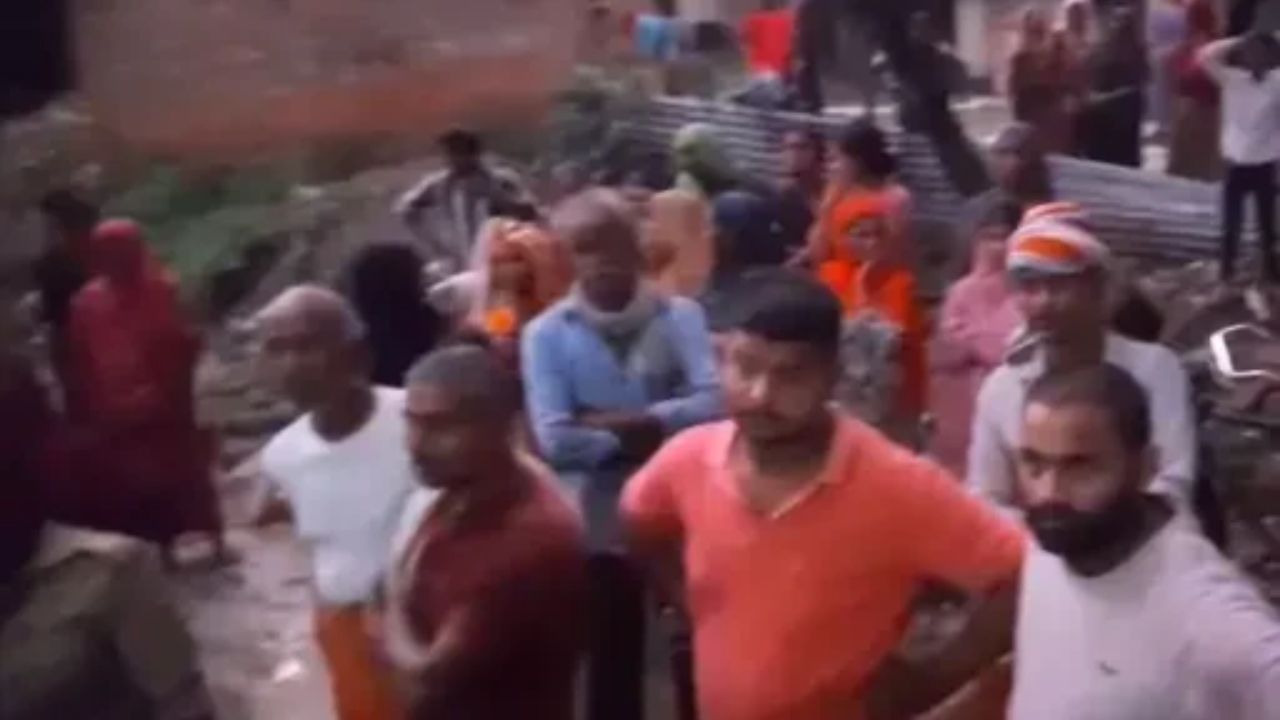 अमेठी में दरवाजा खोलते ही उड़े होश, अंदर का मंजर देख मच गई चीख-पुकार