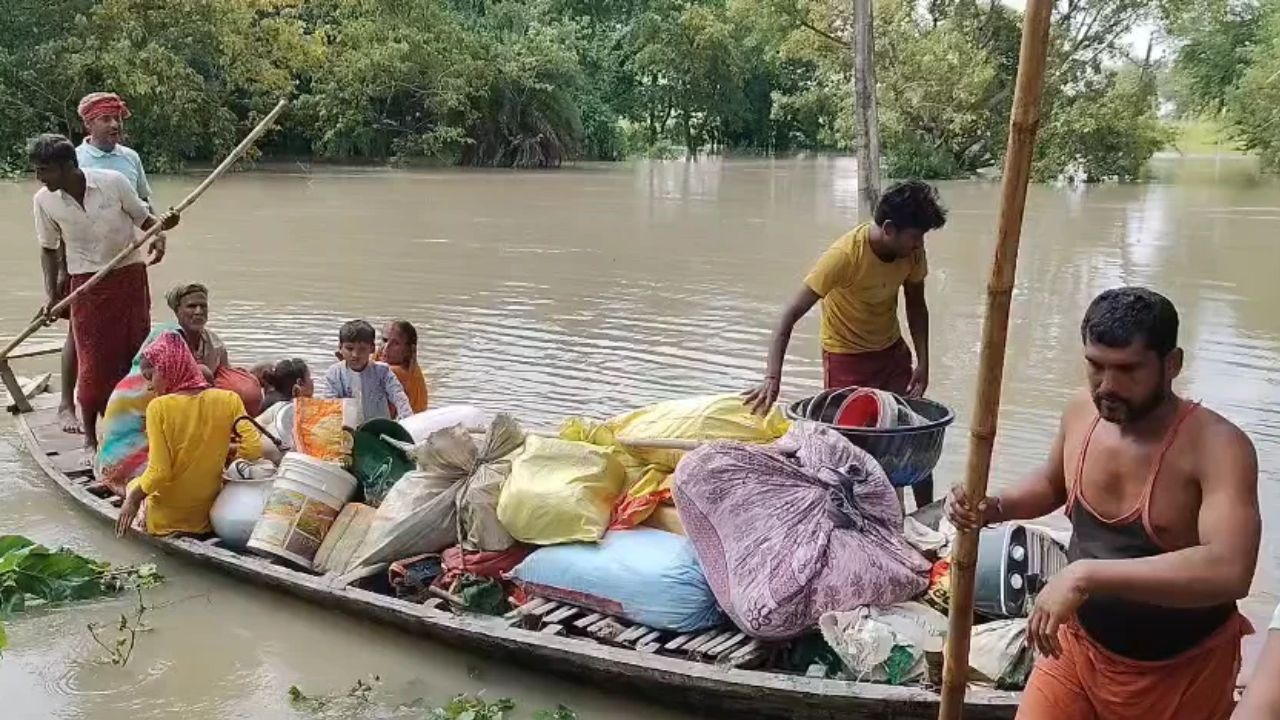 बगहा में बाढ़ का संकट गहराया, कई वार्डों के घरों में घुसा पानी; प्रशासन ने तेज की राहत व्यवस्था
