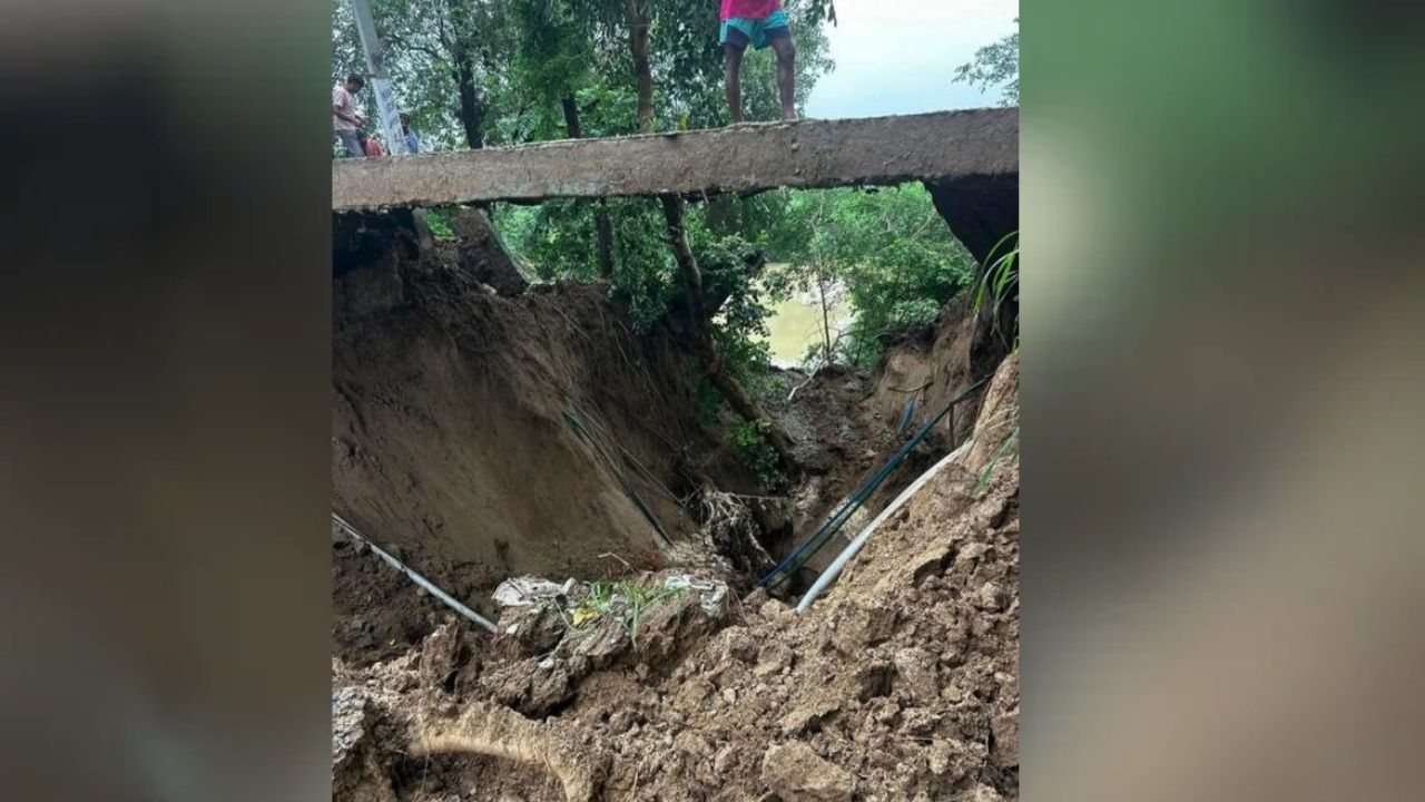 Ballia: लापरवाही या गंगा का कहर? चेतावनी के बाद भी नहीं बचा बंधा, हवा में झूलने लगी सड़क