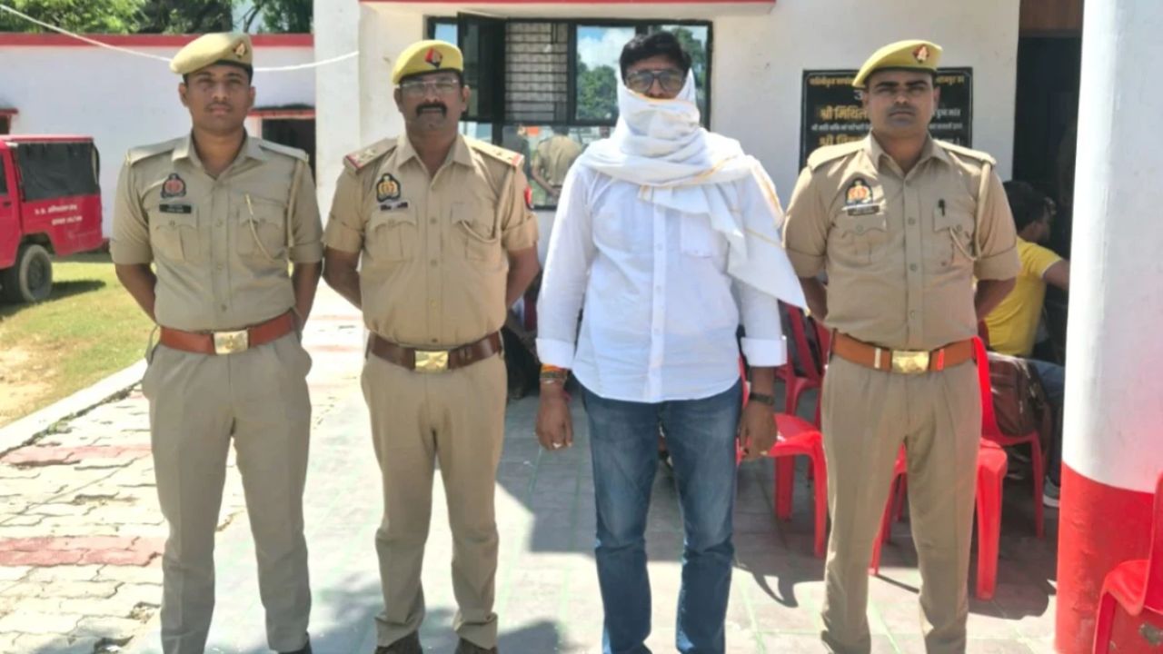 गोदाम में होना था सैकड़ों टन अनाज, मौके पर मिला खाली! बलरामपुर में 59.59 लाख की हेराफेरी का खुलासा