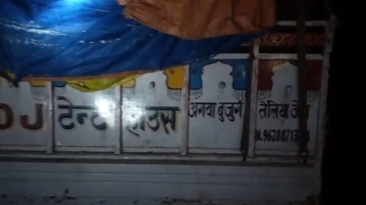नियम ताक पर रखकर बज रहा था डीजे, बलरामपुर पुलिस ने की सख्त कार्रवाई