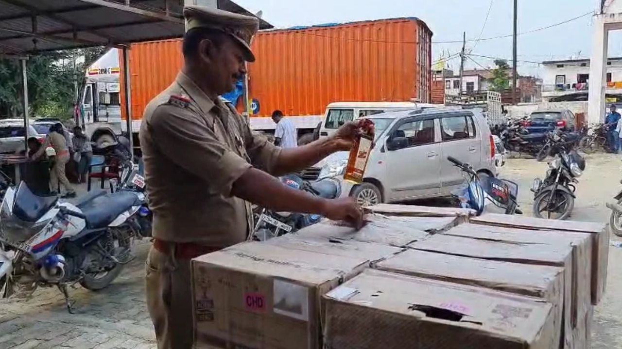 Chandauli: दिल्ली से बिहार में ऐसे खपाते थे करोड़ों रुपए की शराब, 5 तस्कर गिरफ्तार