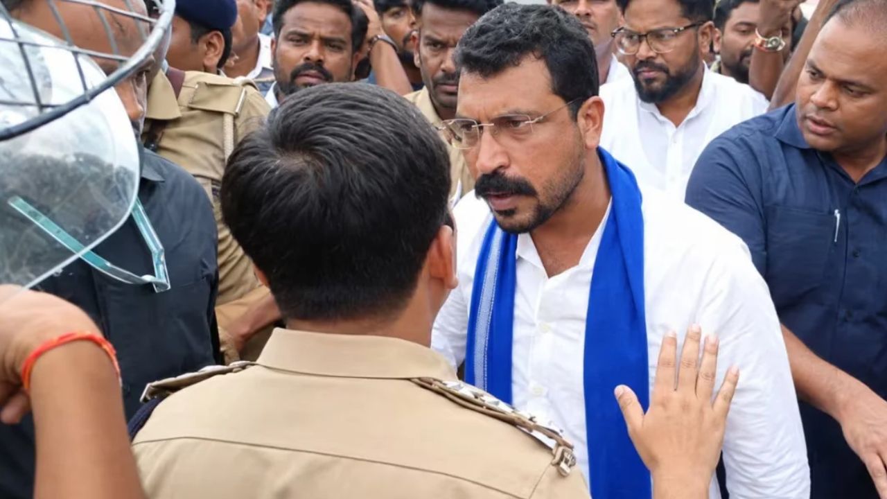 चंद्रशेखर आजाद के काफिले पर बरसे जूते-पत्थर, बाराबंकी में मचा हंगामा; सांसद ने दी आंदोलन की चेतावनी