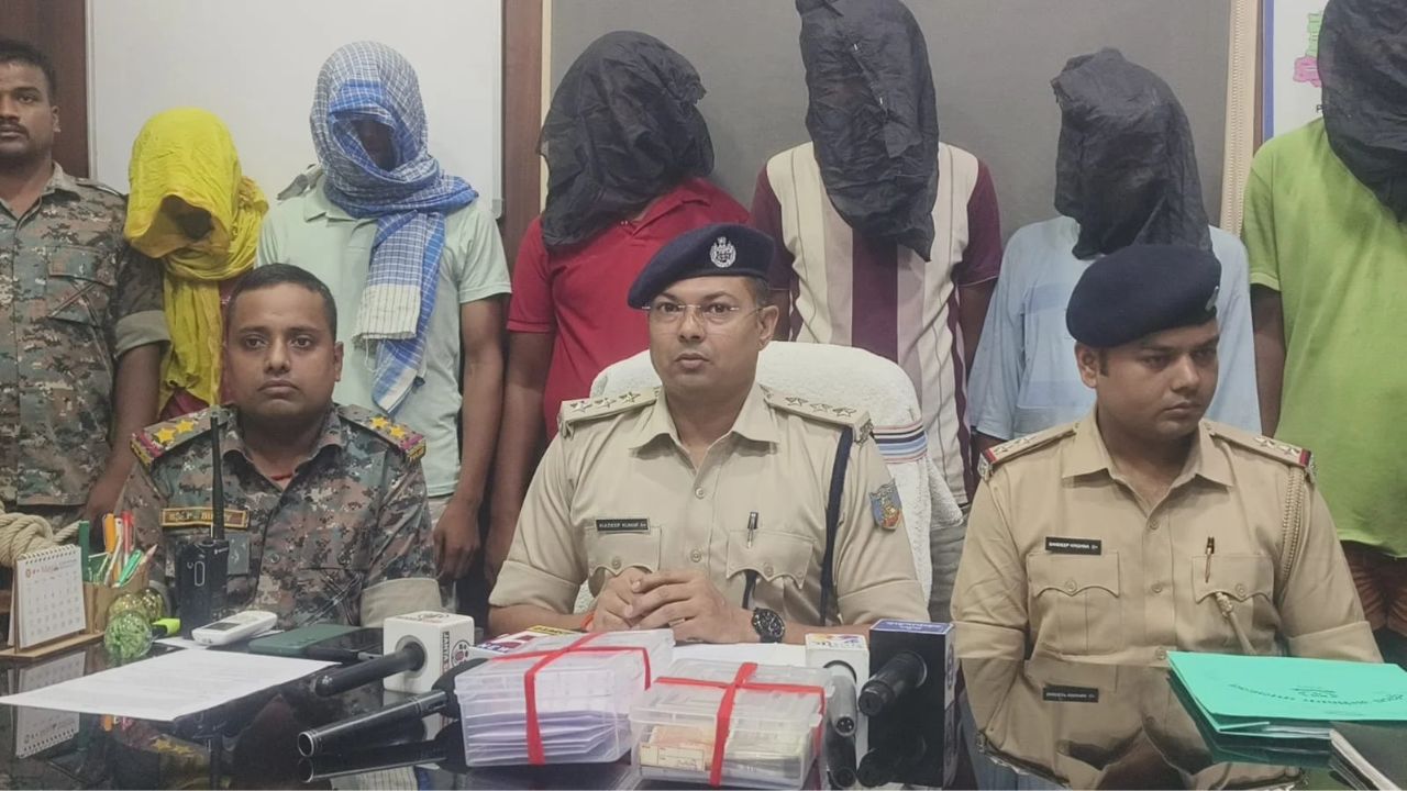 जामुनिया जंगल में चल रहा था नशे का खेल! पुलिस ने घेरा तो पकड़े गए 7 लोग, ब्राउन शुगर और लाखों की नकदी बरामद