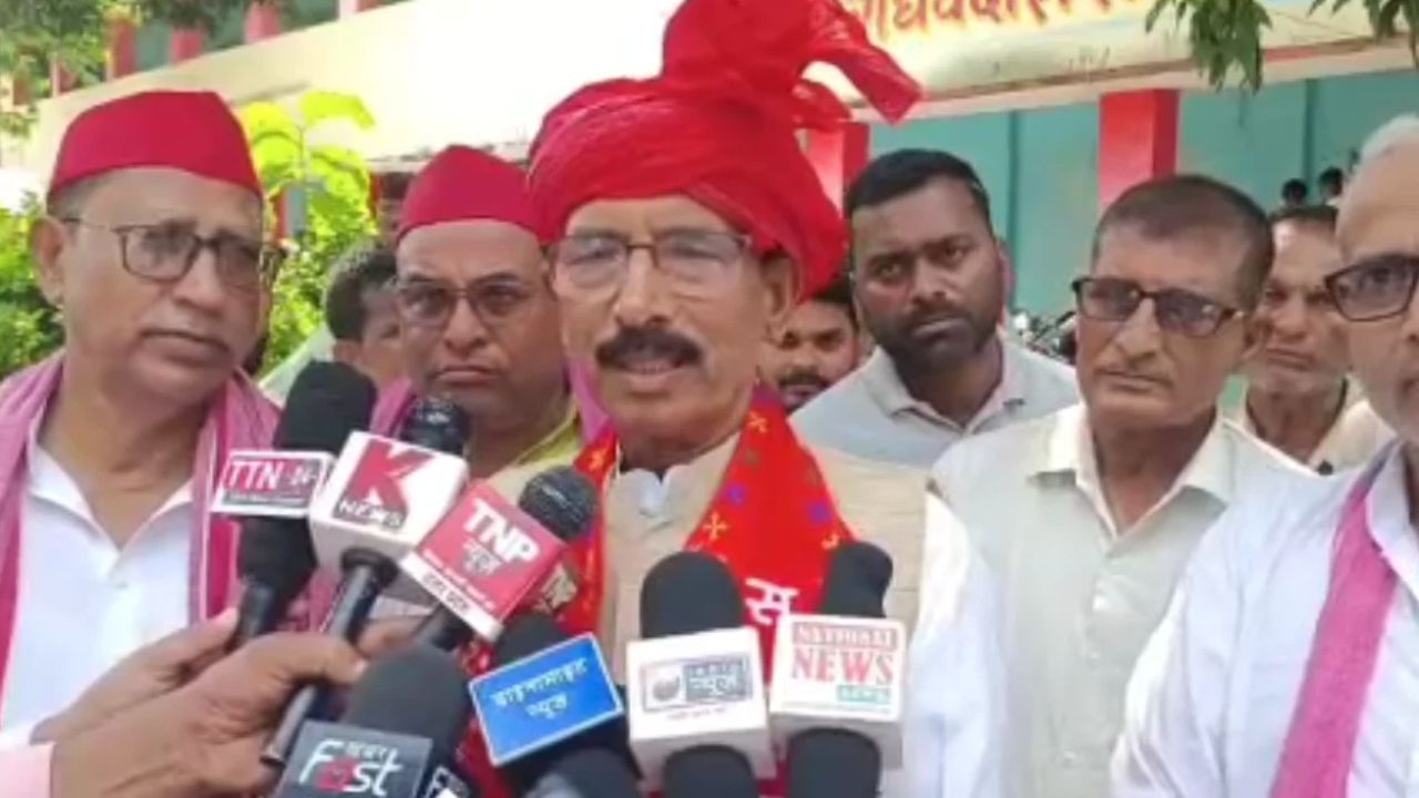 “राजभर समाज सब समझ चुका है”, मोहन सिंह की पुण्यतिथि पर पहुंचे शिवपाल यादव, सपा सांसद ने राजभर पर साधा निशाना
