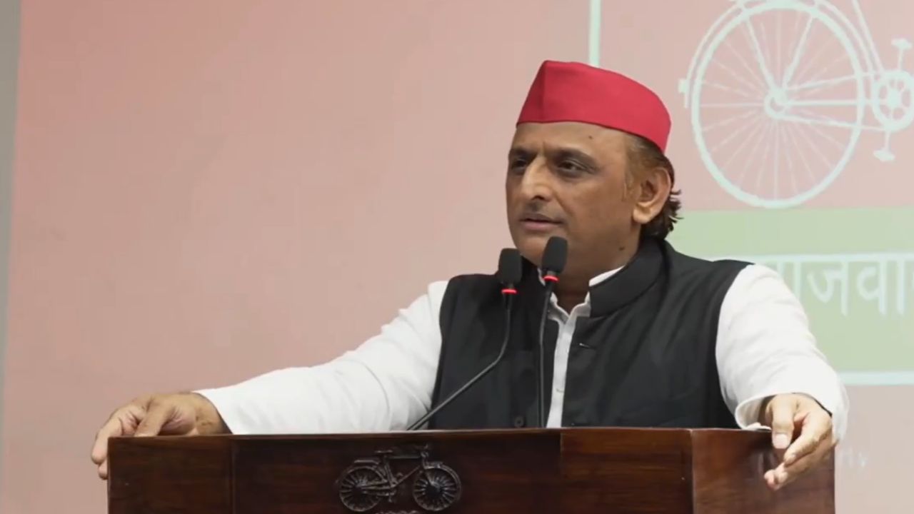 मेट्रो का सपना और सड़कों पर नाव! गोरखपुर के जलभराव को लेकर अखिलेश यादव ने CM योगी पर साधा निशाना