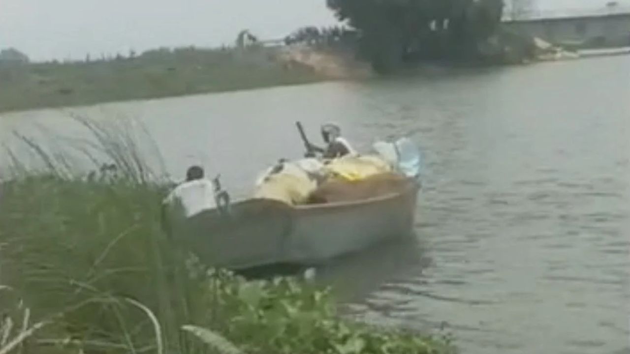 Flood Alert: फर्रुखाबाद में गंगा का जलस्तर बढ़ने से बिगड़े हालात, कई गांवों के संपर्क मार्ग जलमग्न