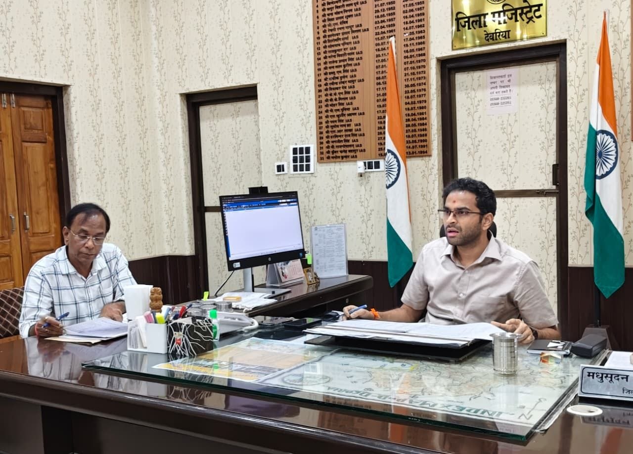 Deoria News: स्वास्थ्य सेवाओं में लापरवाही पर डीएम सख्त, काम नहीं करने वाले CHO पर होगी कार्रवाई