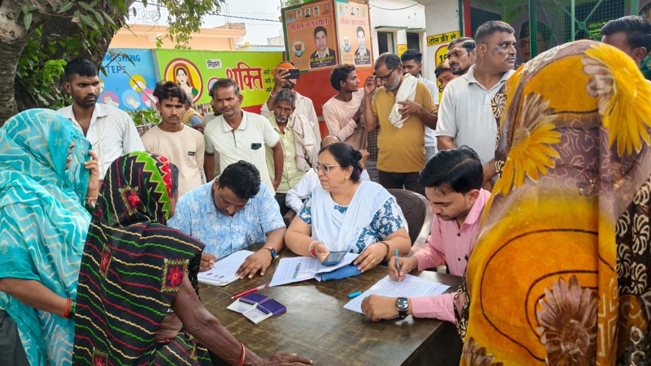 Badaun Ration Scam: कोटेदार की दुकान में 83 कुंतल से ज्यादा राशन गायब, DM के आदेश पर FIR की तैयारी