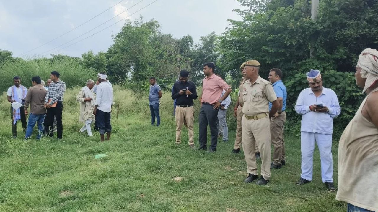 चार बार नहीं बनी बात, पांचवीं पैमाइश पर खत्म हुआ विवाद! खजनी के मथौली में एसडीएम की पहल से दोनों पक्षों में बनी सहमति