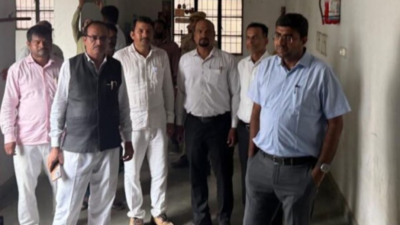 चुनावी बिगुल से पहले अलर्ट मोड में गोरखपुर प्रशासन, ईवीएम की सुरक्षा व्यवस्था का हुआ रियलिटी चेक