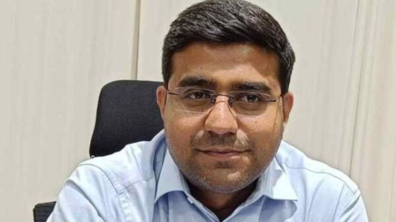हादसे के बाद जागा प्रशासन, गोरखपुर में खतरे में खड़े 200 मकानों की बनी लिस्ट