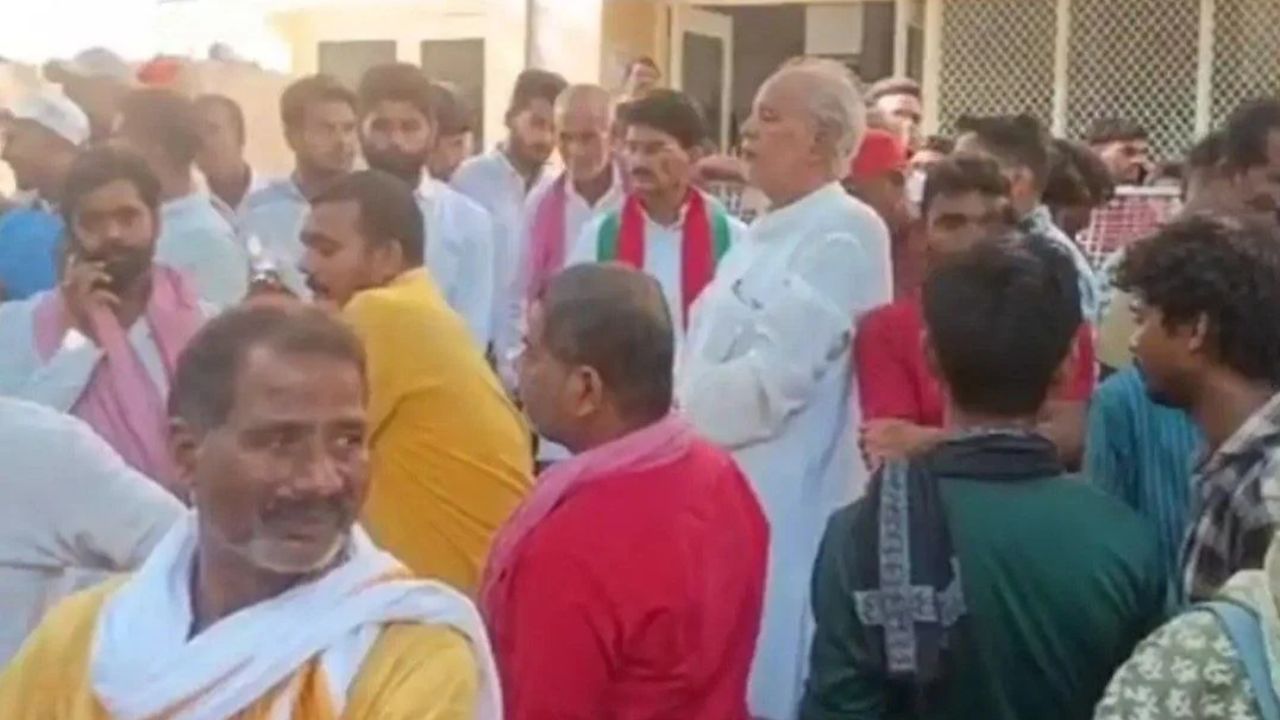 देवरिया में सड़क हादसे में ग्राम प्रधान शेषनाथ यादव की मौत, स्कार्पियो का दरवाजा खुलने से हुआ था भीषण टकराव