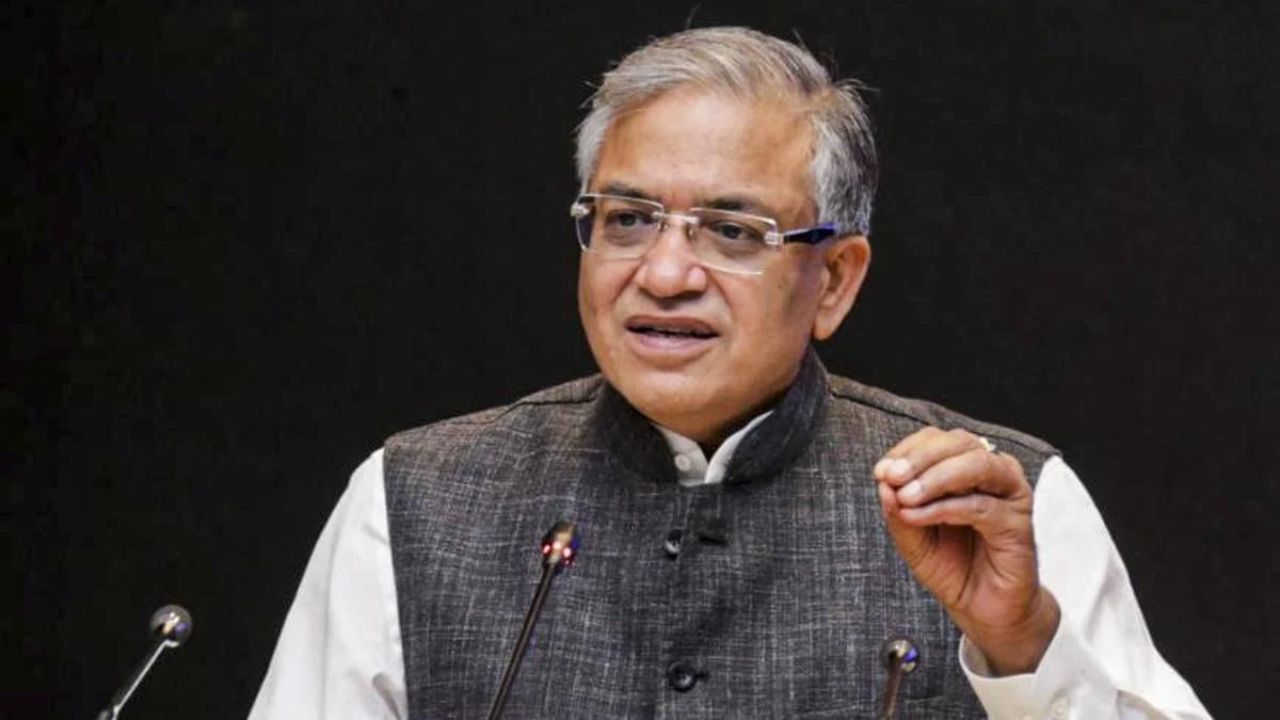 दौरा अचानक टला, सवाल बढ़े! ज्ञानेश कुमार का मेरठ-वाराणसी कार्यक्रम स्थगित, जानिए क्या है पूरा मामला