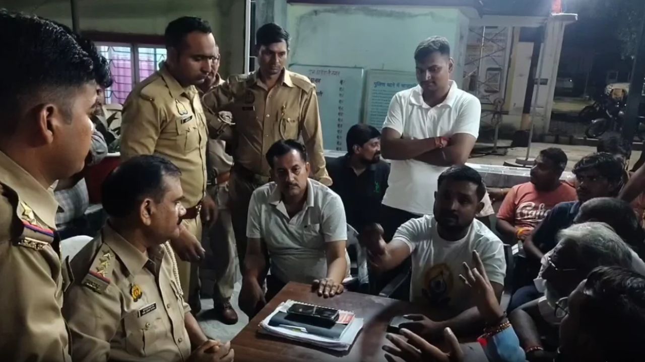 विवाद बढ़ा तो सिपाही ने मोबाइल छीनकर पटक दिया! हमीरपुर में पुलिसकर्मी पर अभद्रता और धमकी के आरोप