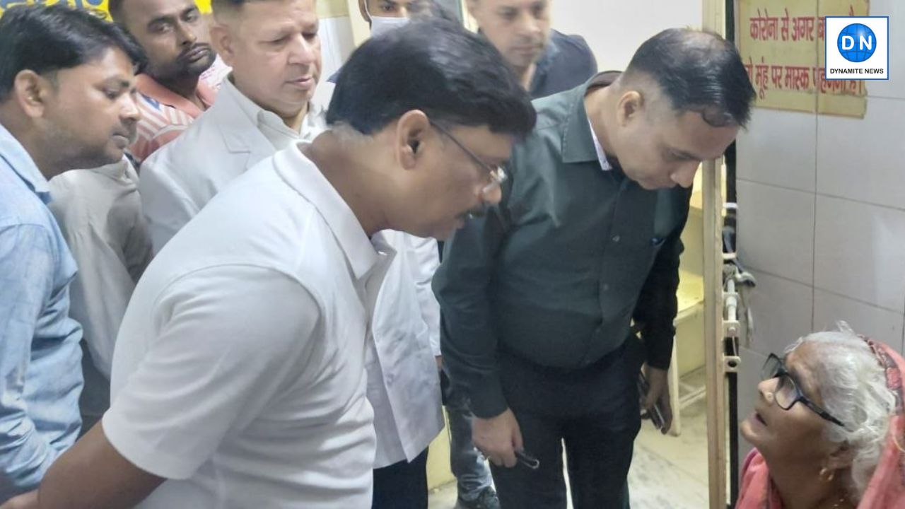 बागला अस्पताल में अचानक पहुंचे डीएम तो मचा हड़कंप! खुली व्यवस्थाओं की परत, व्यवस्थाओं में सुधार के निर्देश