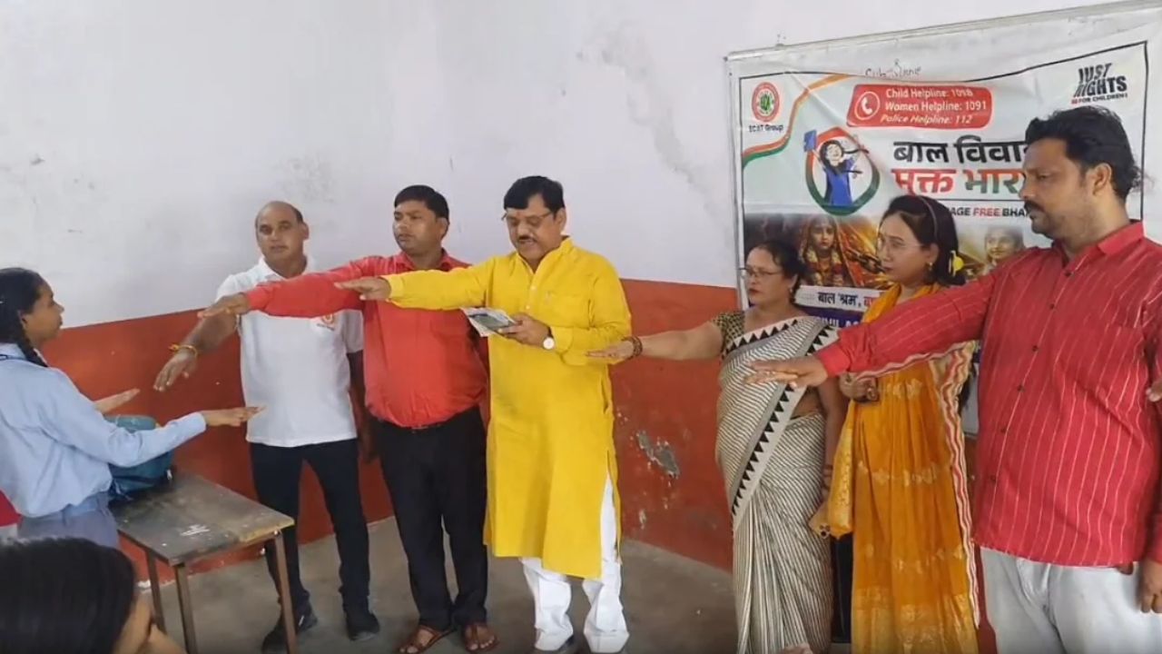 अब कम उम्र में नहीं होगी शादी, छात्राओं ने उठाया बड़ा संकल्प; हाथरस में गूंजा बाल विवाह के खिलाफ संदेश