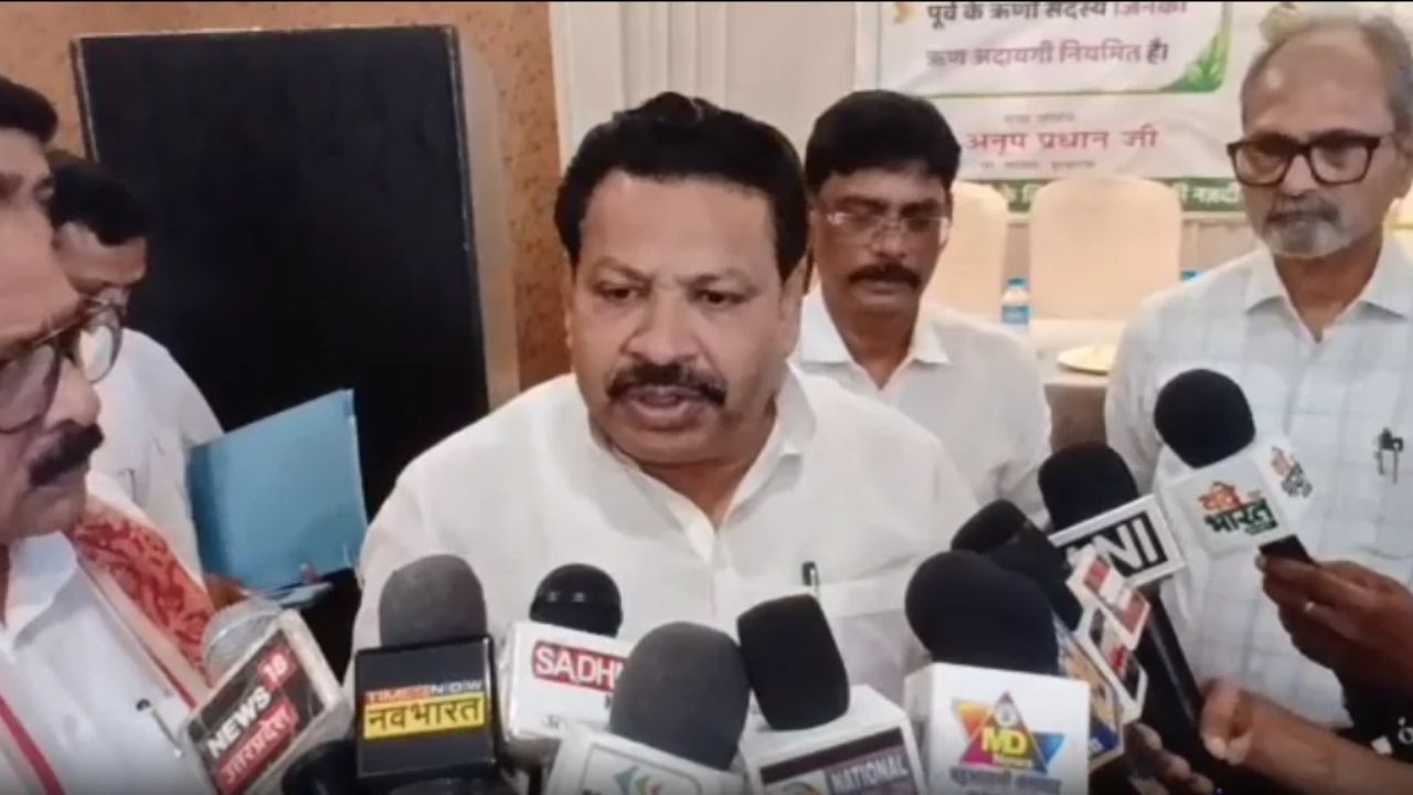 जिस समस्या से सालों से जूझ रहे थे हाथरस के किसान, उसका हल निकला कुछ इस अंदाज में कि जानकर रह जाएंगे हैरान
