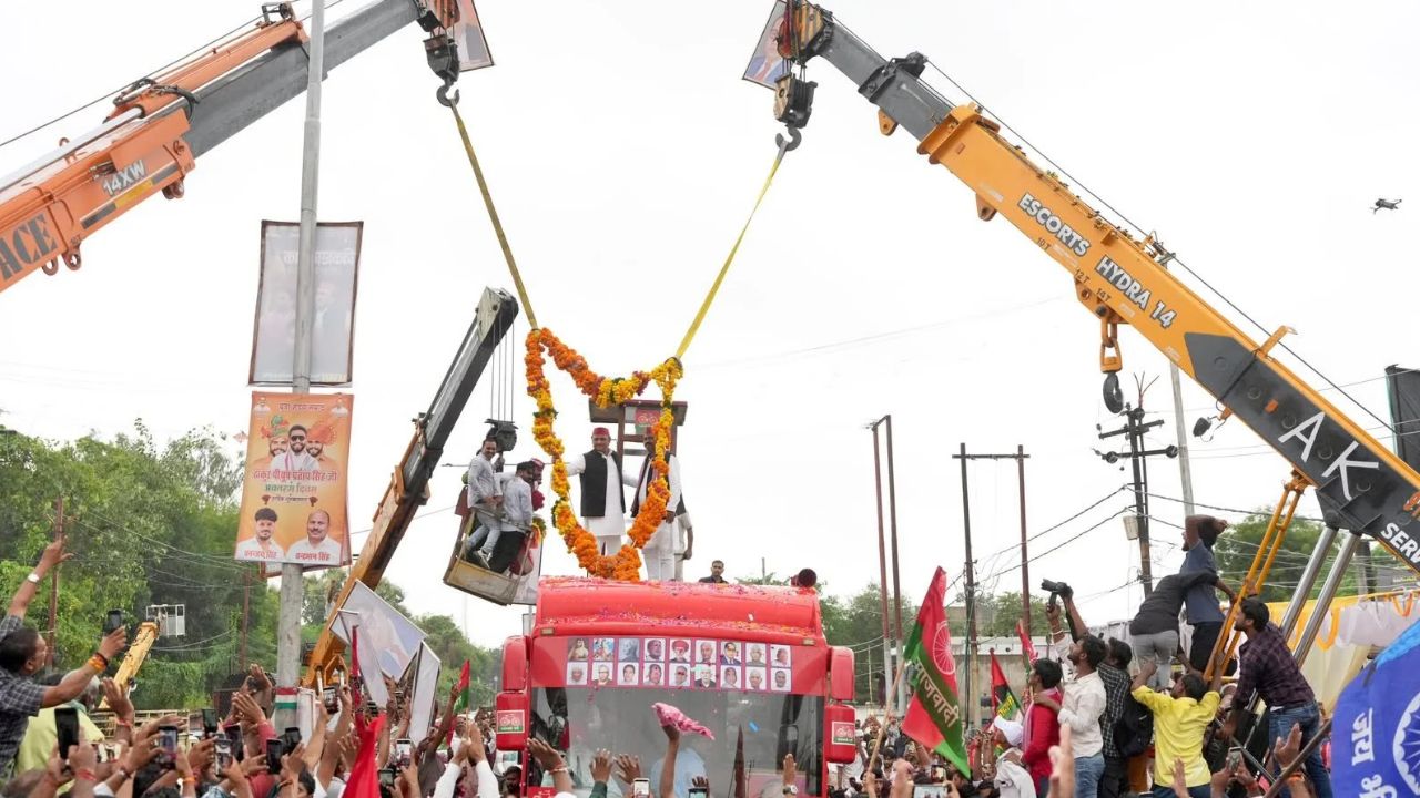 राहुल गांधी के गढ़ में हाइड्रा से हुआ अखिलेश यादव का वेलकम, PDA रथ यात्रा के पहले दिन भाजपा को कितना फर्क पड़ा?
