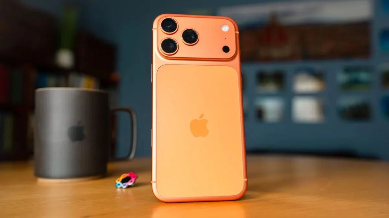 iPhone 18 Pro आते ही औंधे मुंह गिरी 17 Pro की कीमत, Croma दे रहा बंपर डिस्काउंट, जानें पूरा ऑफर